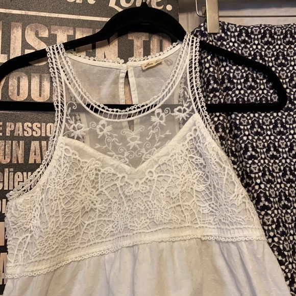 Hollister top NEW - Picture 3 of 11